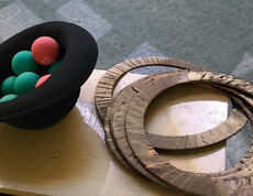 Jonglierbälle und Ringe